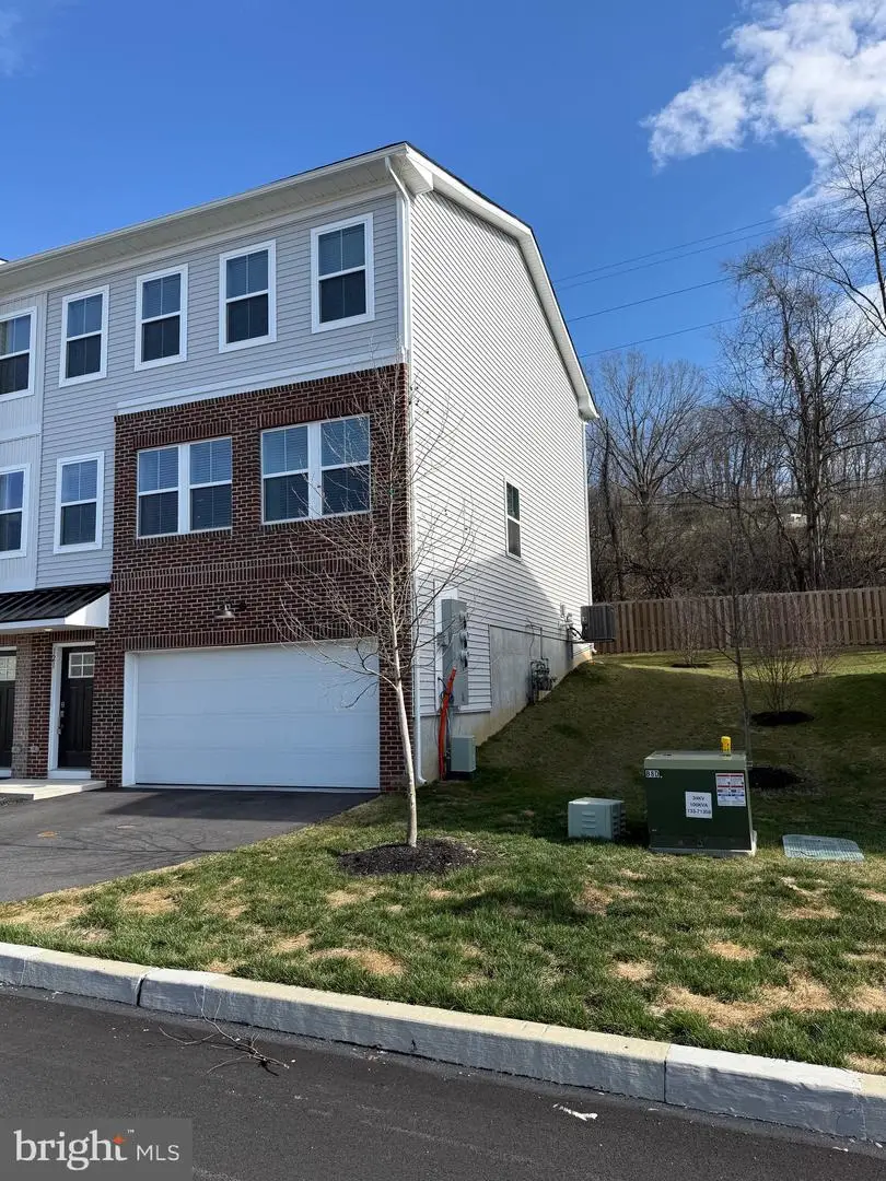 121 Four Leaf Dr, Downingtown, PA 19335 - #2