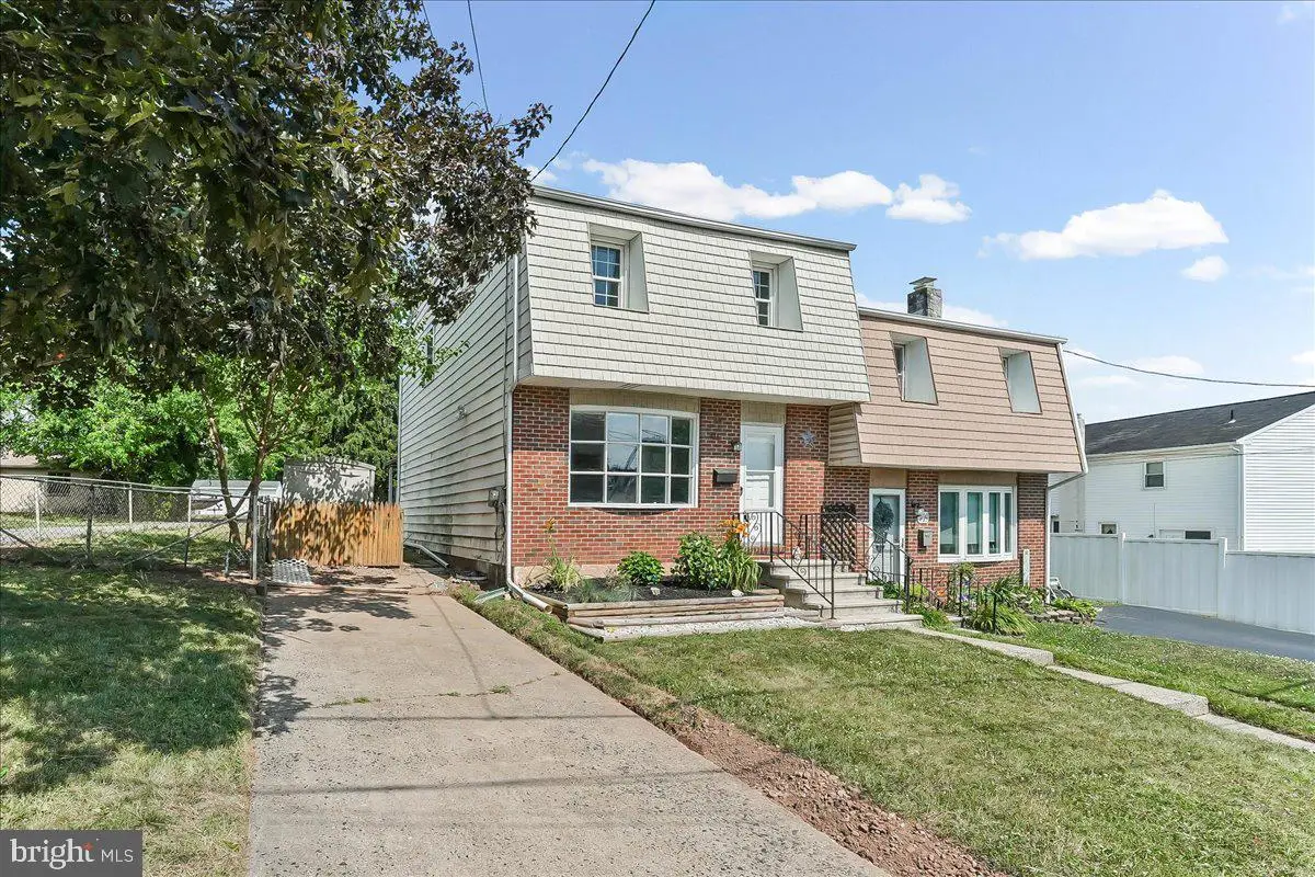 411 Glass St, Spring City, PA 19475 - #1
