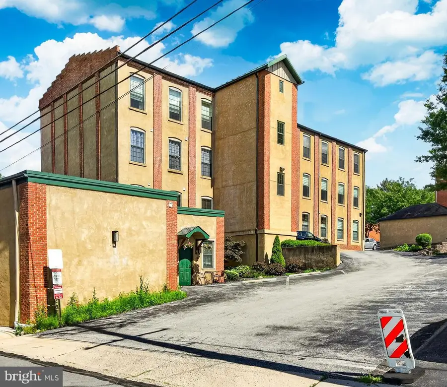 541 Washington Ave #202, Phoenixville, PA 19460 - #2