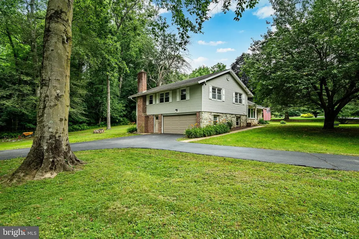 833 Hunt Club Ln, Chester Springs, PA 19425 - #1