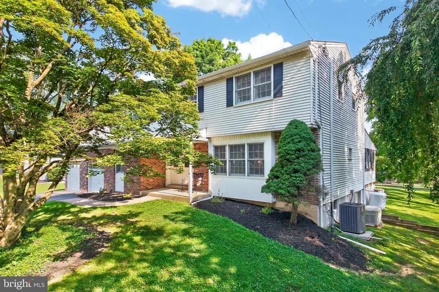 207 Allen Dr, Exton, PA 19341 - #2