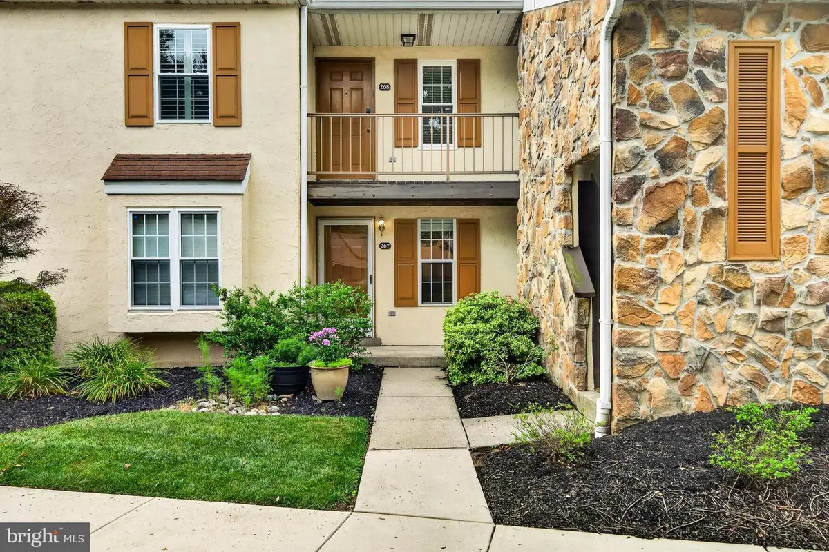 267 Valley Stream Ln, Chesterbrook, PA 19087 - #1