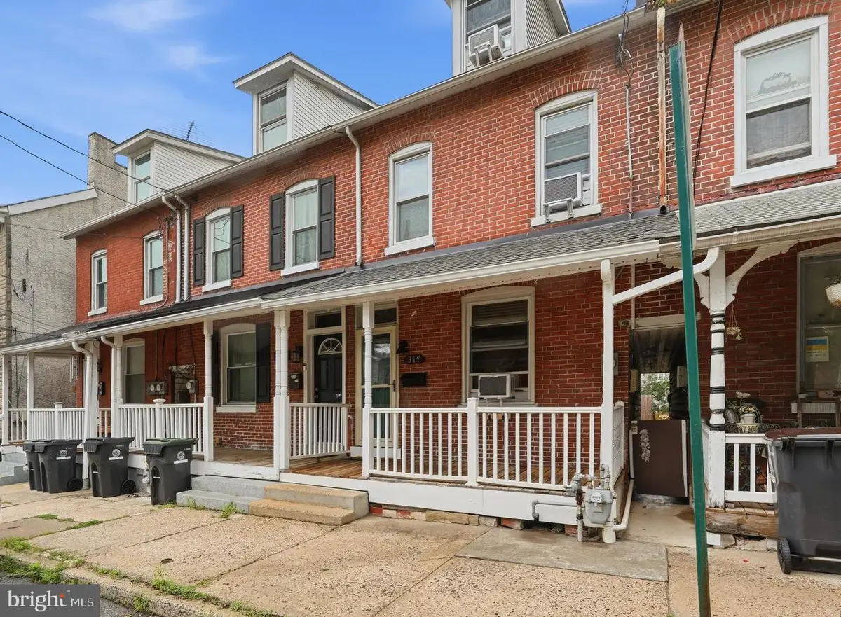 317 Hall St, Phoenixville, PA 19460 - #1