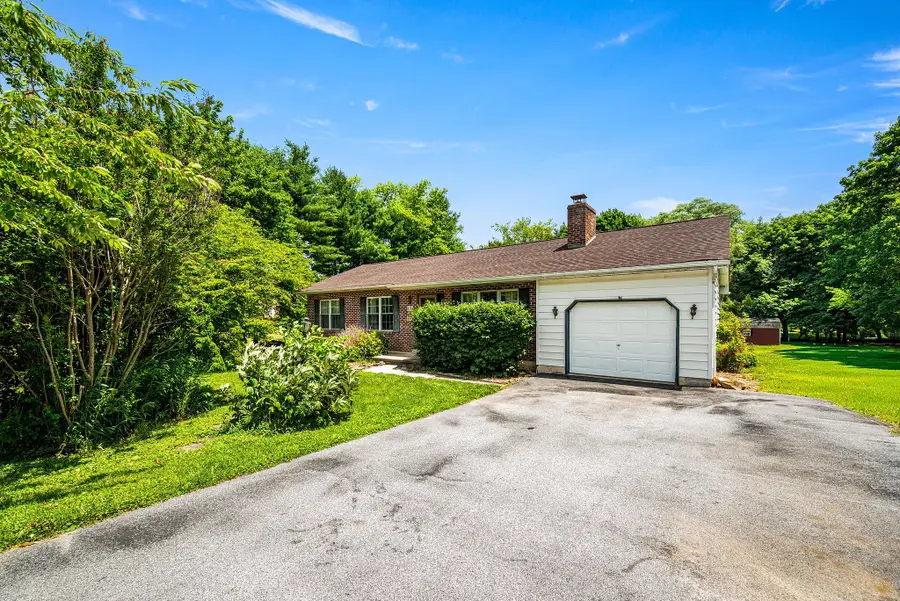102 Montgomery Dr, Coatesville, PA 19320 - #2