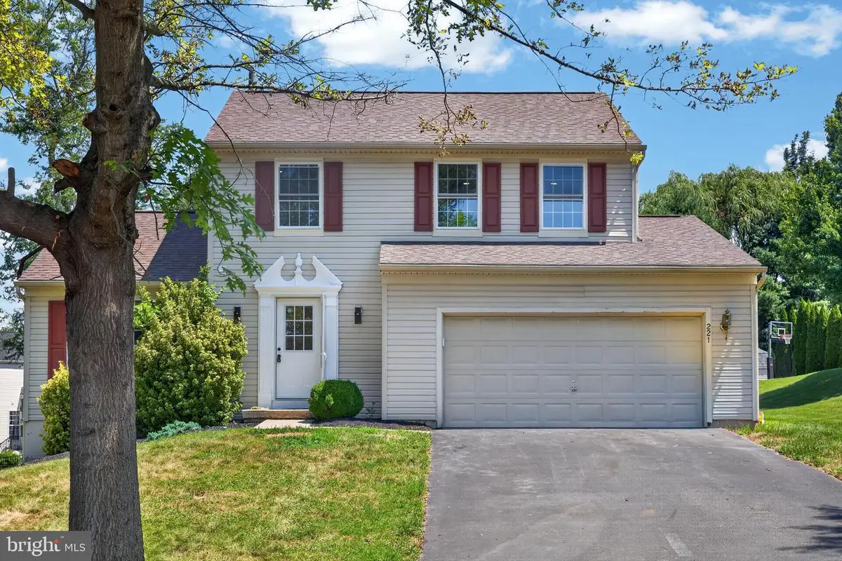 221 Flagstone Cir, Coatesville, PA 19320 - #1