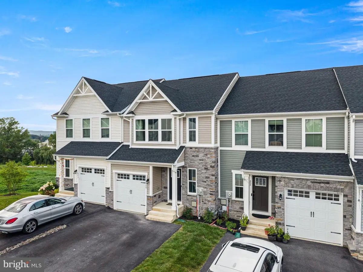 240 Chase Dr, Downingtown, PA 19335 - #1