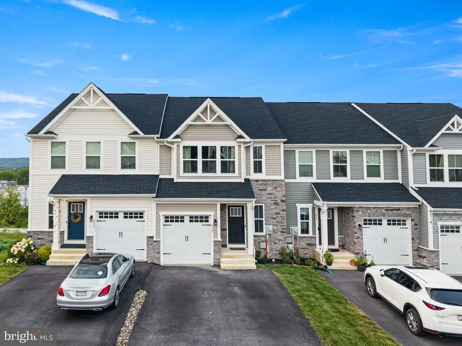 240 Chase Dr, Downingtown, PA 19335 - #2
