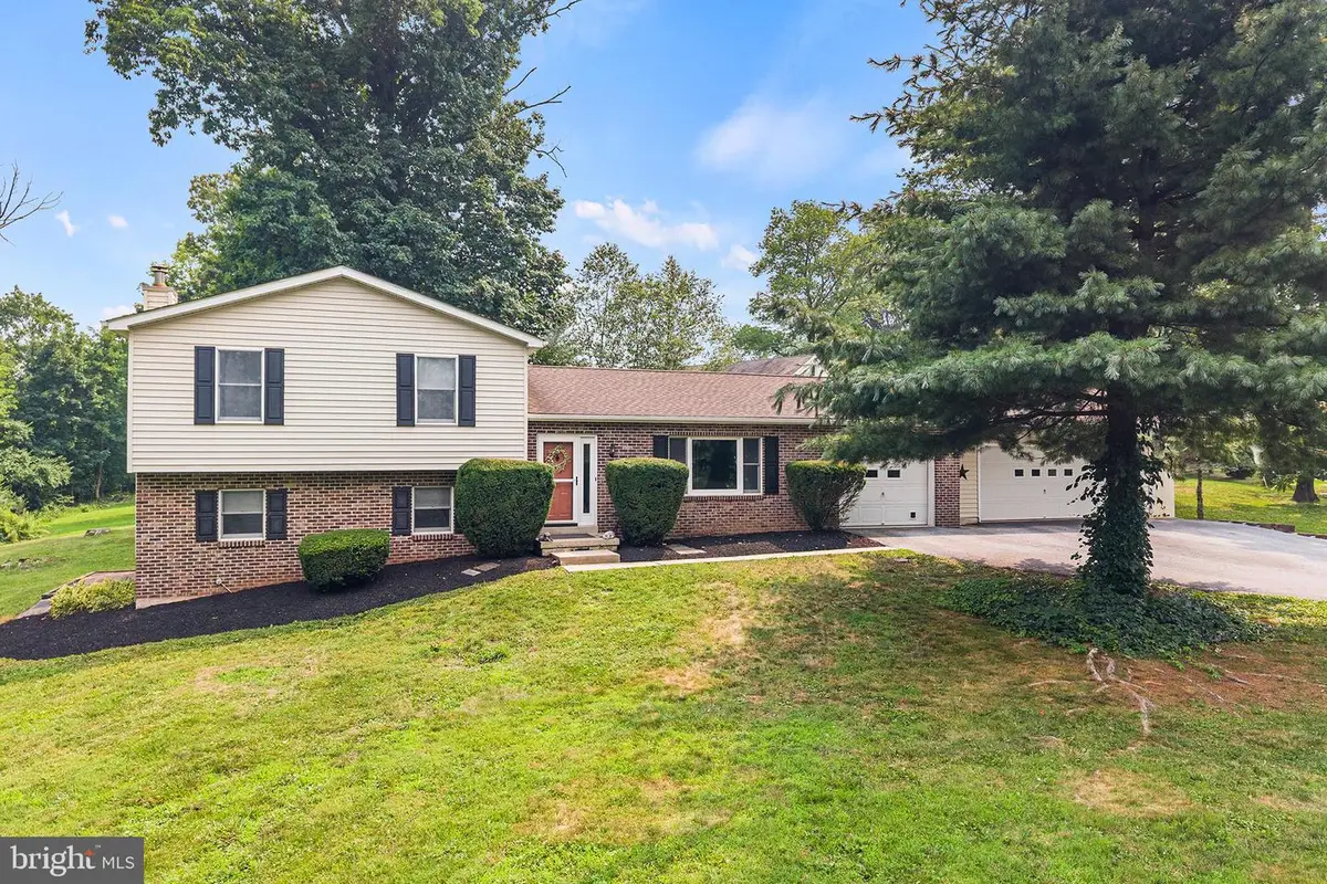 2604 Pheasant Run Ln, Spring City, PA 19475 - #1