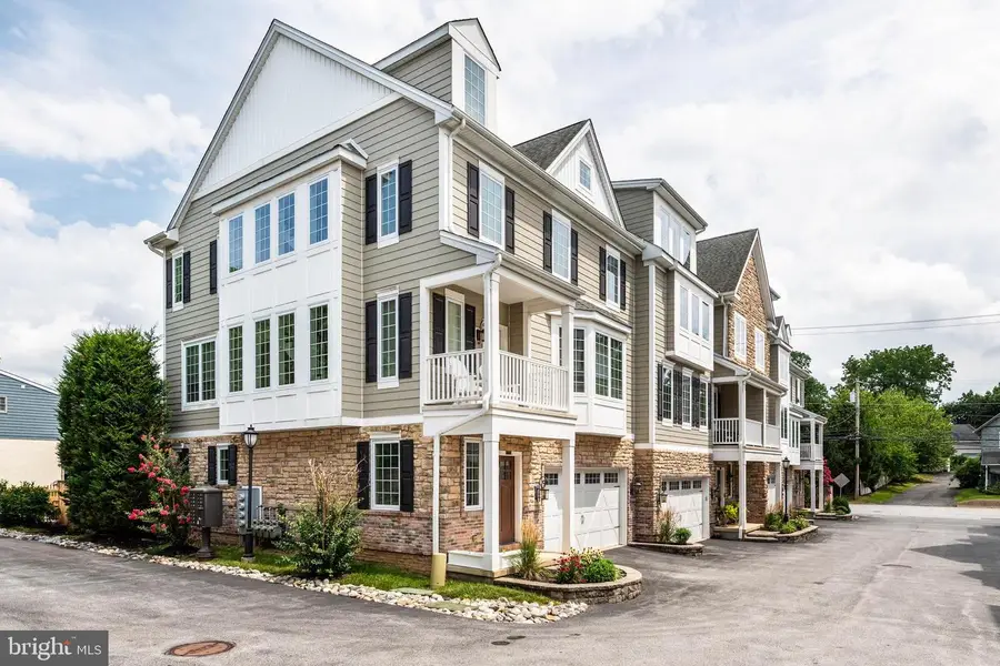 7 Grey Ct, Berwyn, PA 19312 - #3