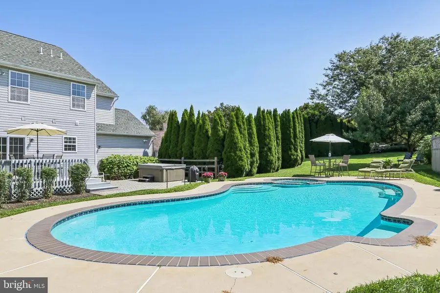 45 Flintlock Cir, West Grove, PA 19390 - #2