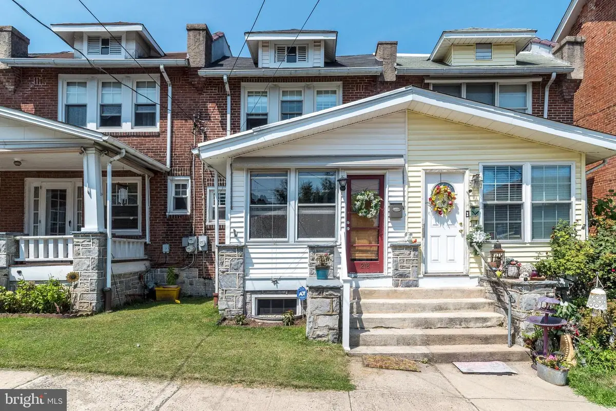 218 Buchanan St, Phoenixville, PA 19460 - #1