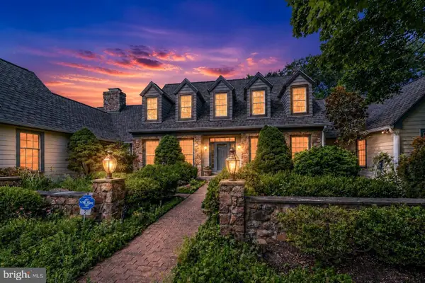 2 Steeplechase Ln, MALVERN, PA 19355