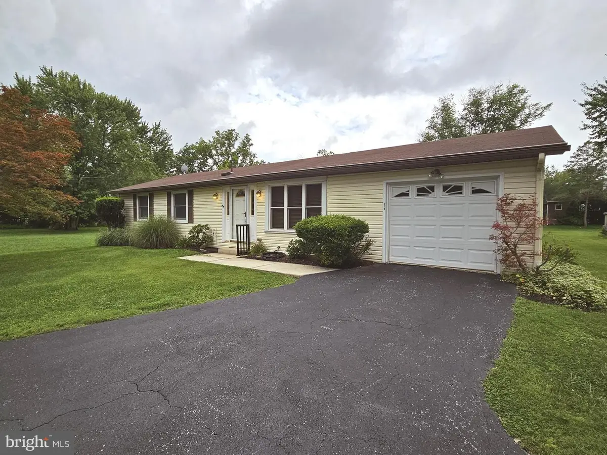 182 Seltzer Ave, Coatesville, PA 19320 - #1