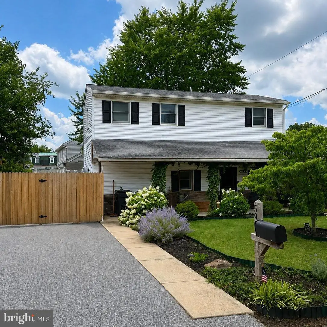 596 Emmett St, Phoenixville, PA 19460 - #1