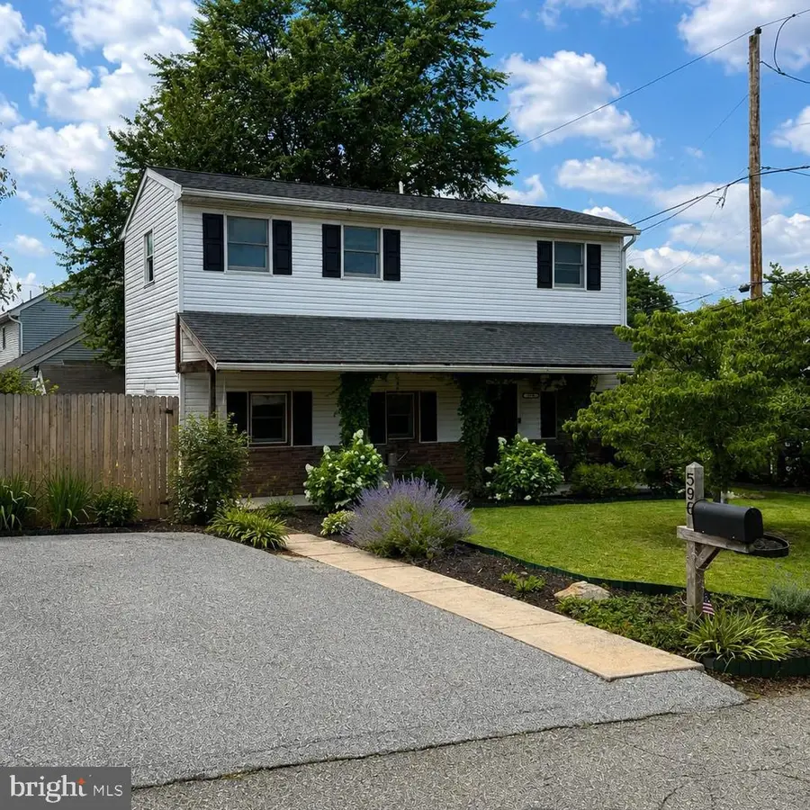 596 Emmett St, Phoenixville, PA 19460 - #2