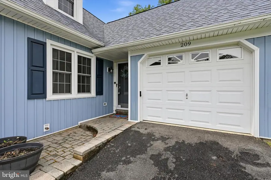 209 Wren Ct, Downingtown, PA 19335 - #2