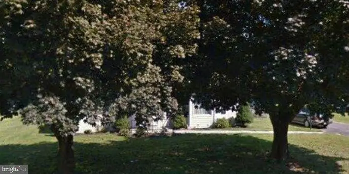 221 Seltzer Ave, Coatesville, PA 19320 - #1