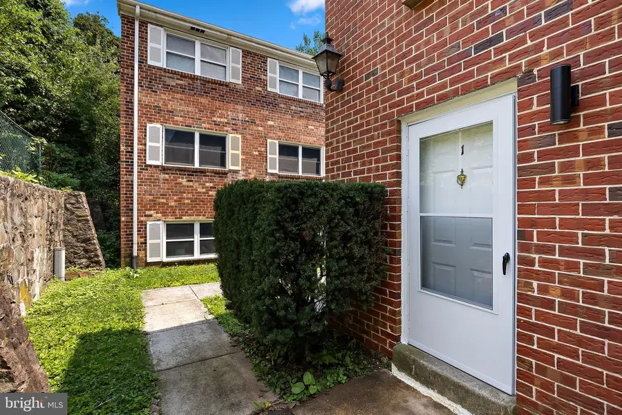 117 Railroad Ave #1, West Grove, PA 19390 - #3