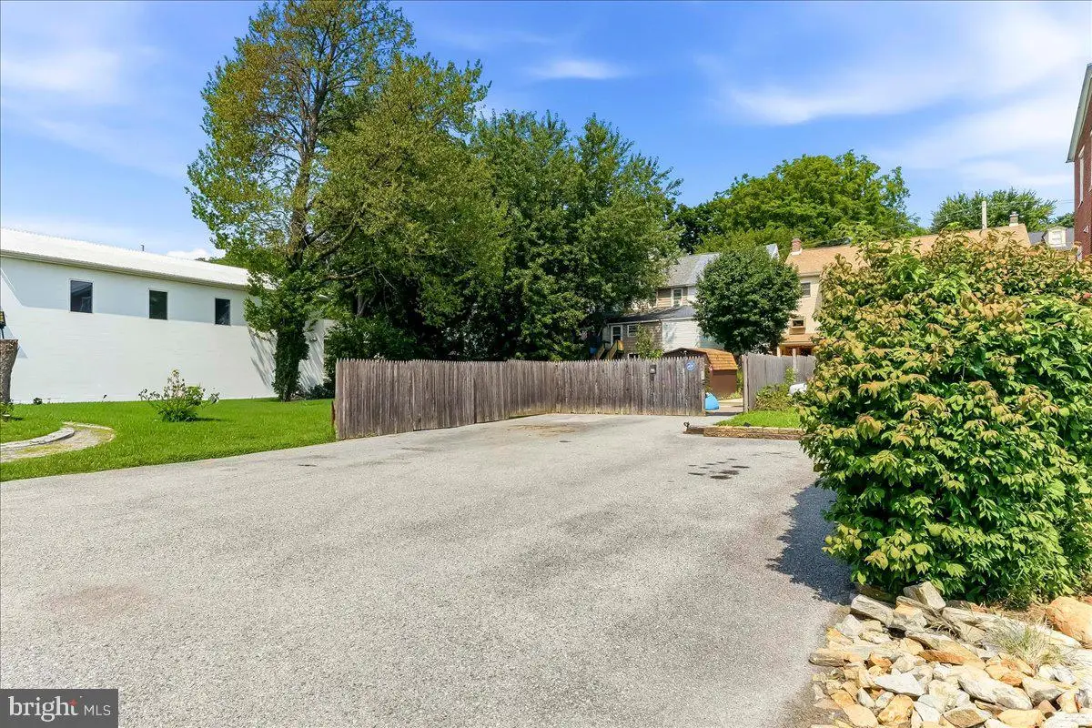 329 Front St, Parkesburg, PA 19365 - #1