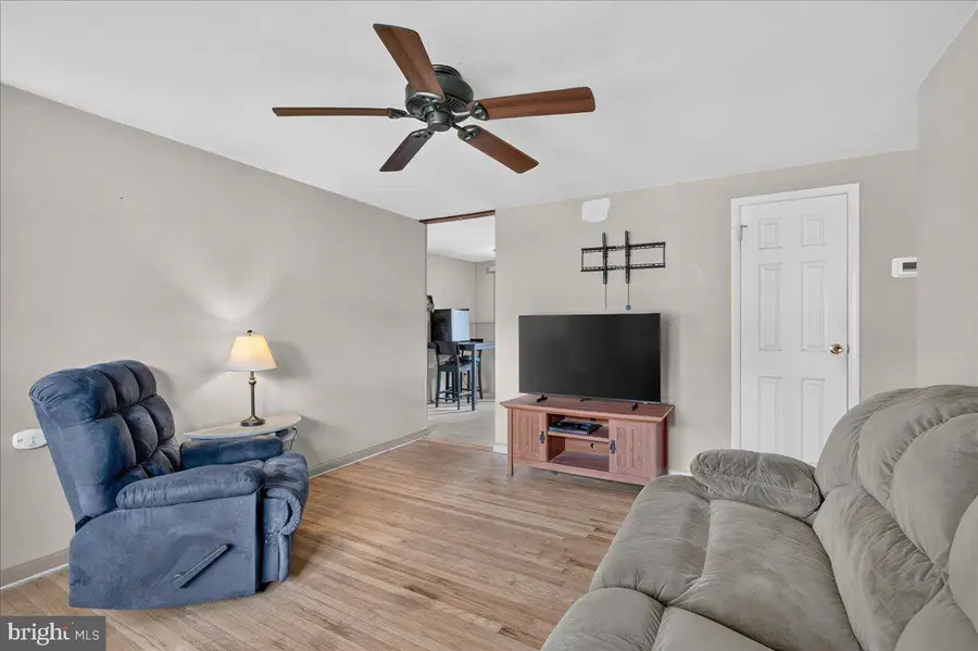 209 N Lake Dr, Downingtown, PA 19335 - #3