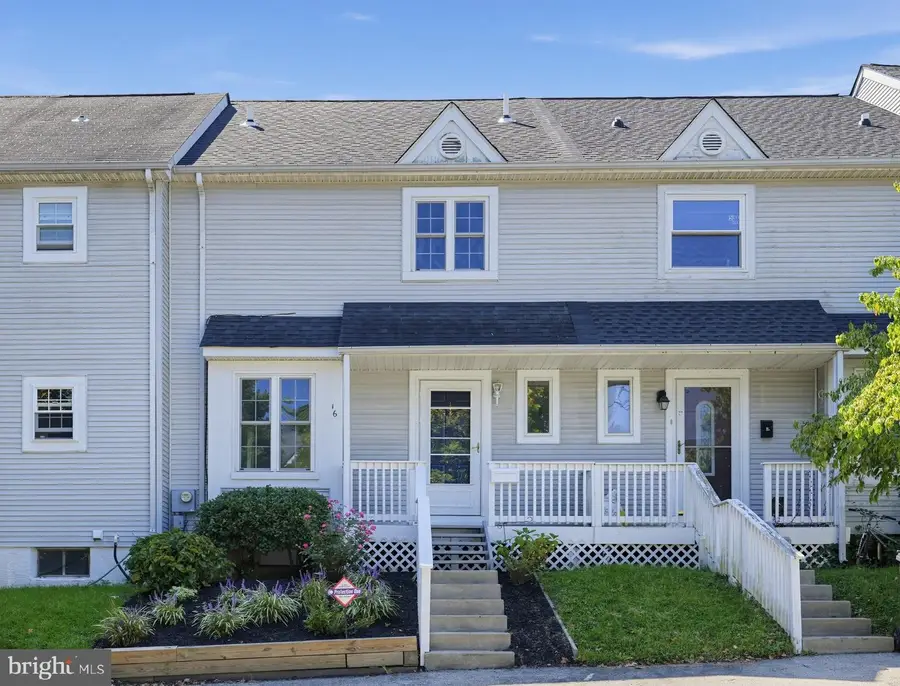 16 Oak St, Phoenixville, PA 19460 - #2