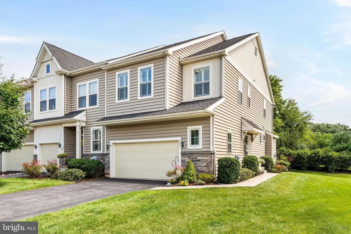 225 Kestrel Ct, Kennett Square, PA 19348 - #1