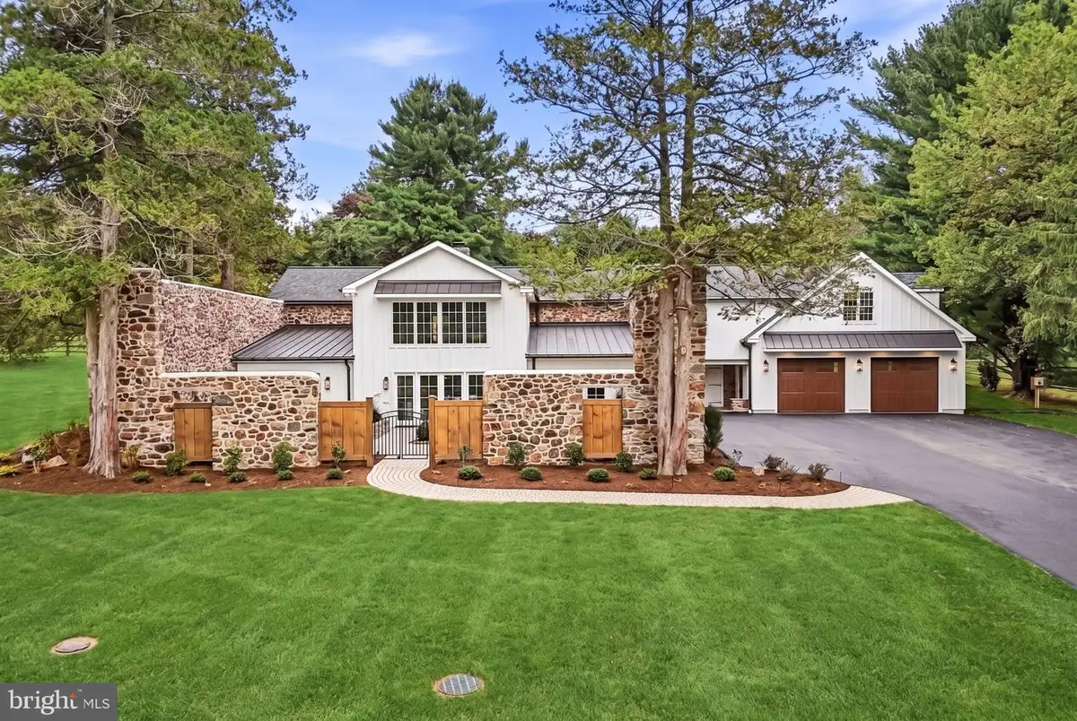 2030 Waynesborough Rd, Paoli, PA 19301 - #1