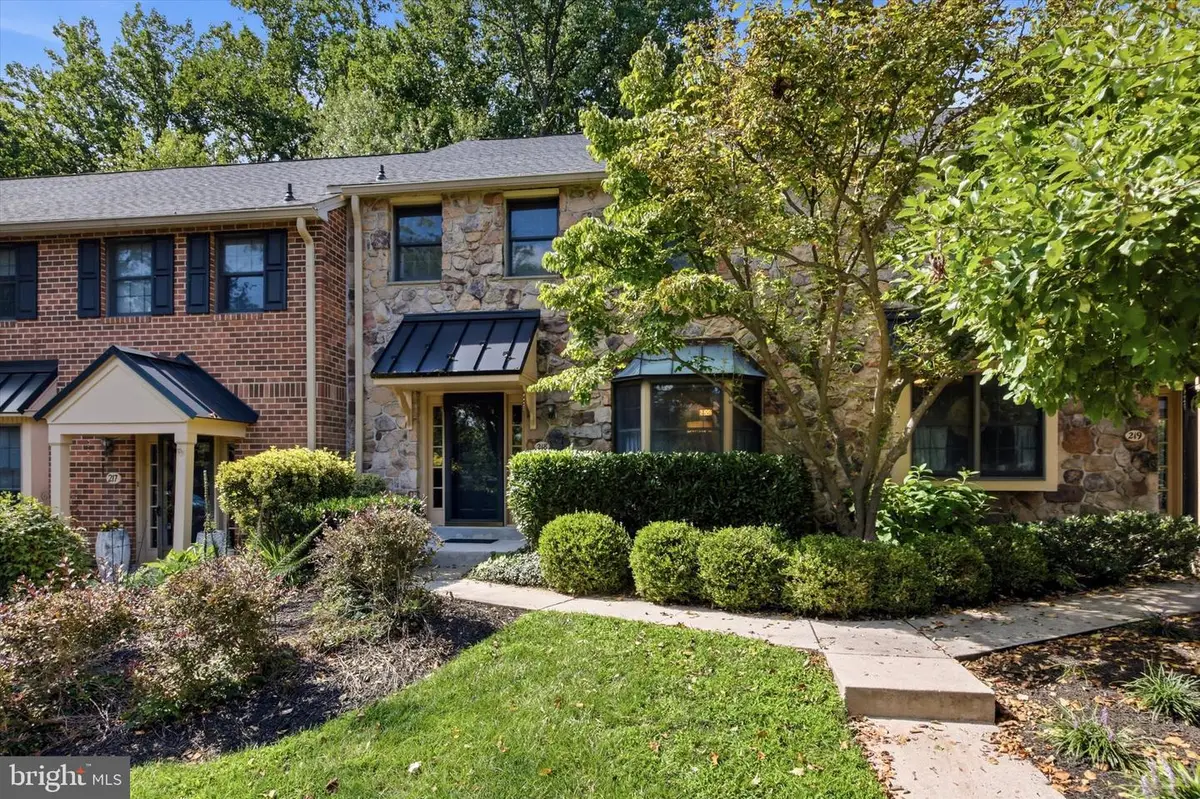 218 Archer Ct, Malvern, PA 19355 - #1