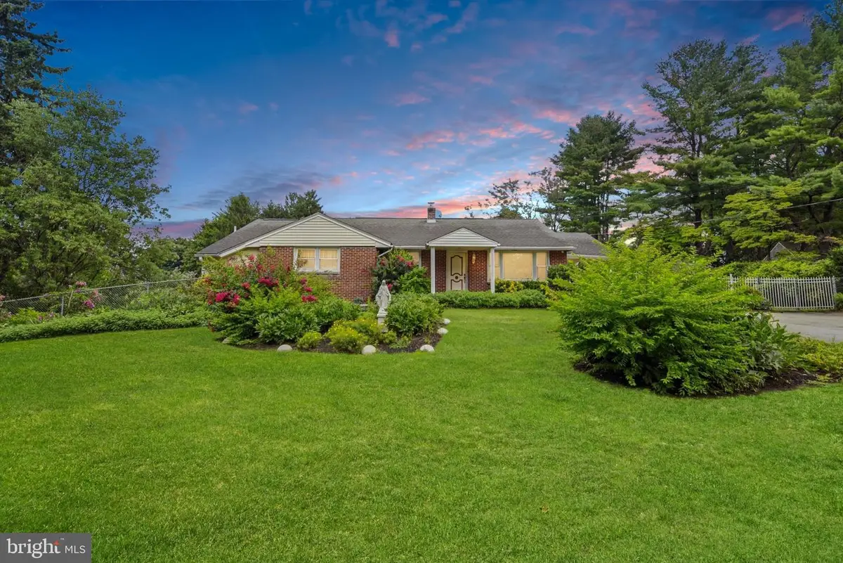 2084 Dutton Mill Rd, Newtown Square, PA 19073 - #1