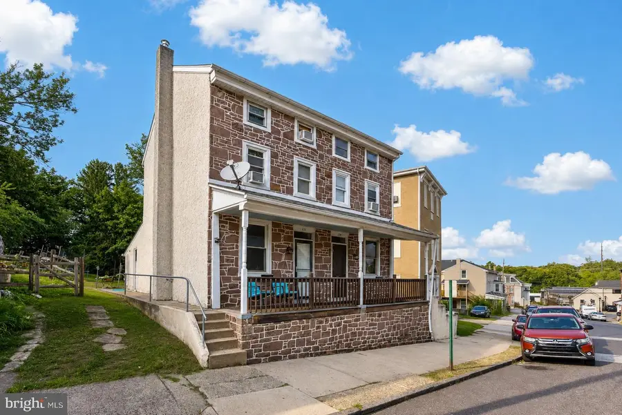 129 Hall St, Spring City, PA 19475 - #2
