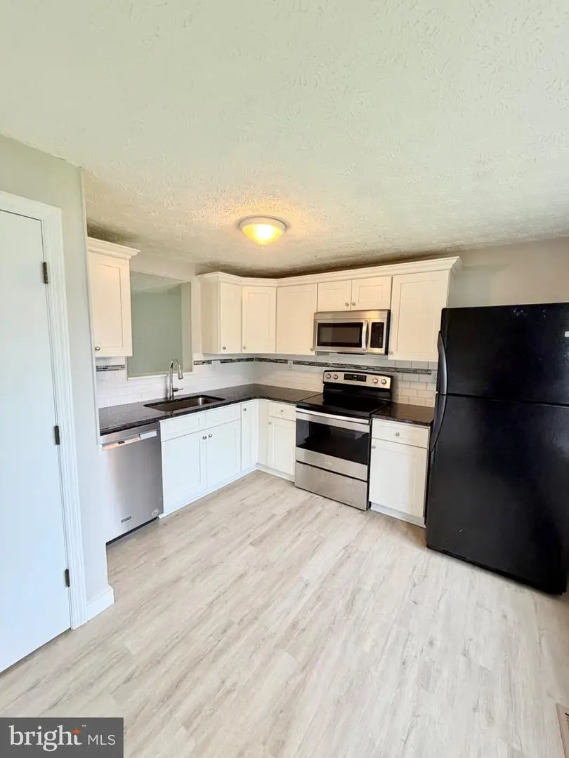 354 Barclay St, Coatesville, PA 19320 - #3