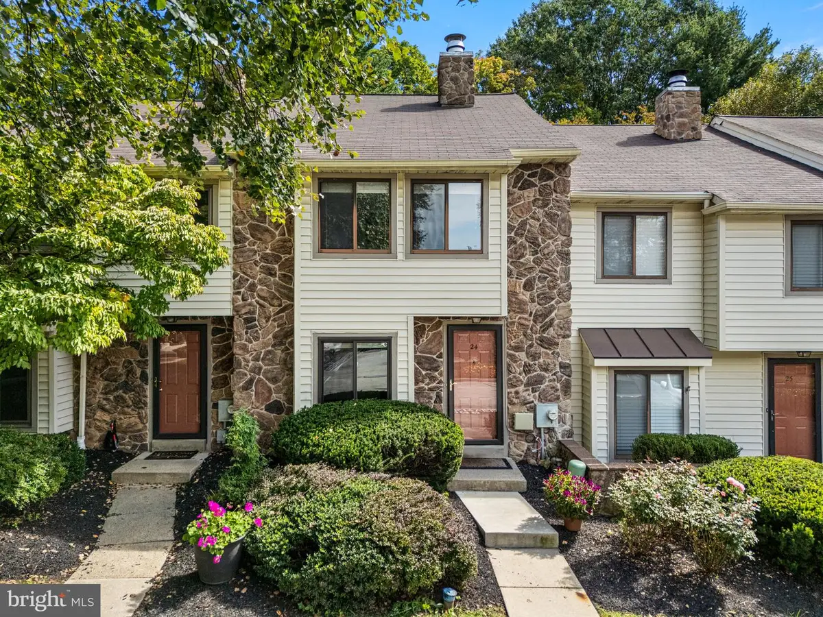24 Flintlock Ln, Chesterbrook, PA 19087 - #1