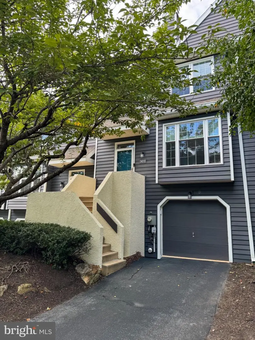 303 Driftwood Ln, Downingtown, PA 19335 - #1