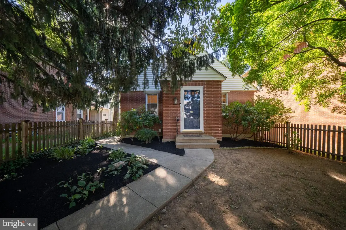 206 Price St, West Chester, PA 19382 - #1