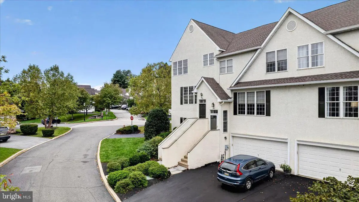 701 Whispering Brooke Dr, Newtown Square, PA 19073 - #1