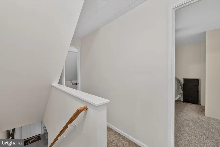 884 Woodlawn Ave, Phoenixville, PA 19460 - #2