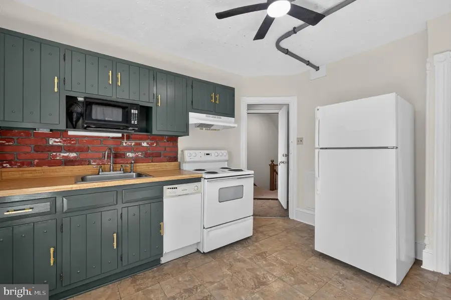 904 W Bridge St, Phoenixville, PA 19460 - #3