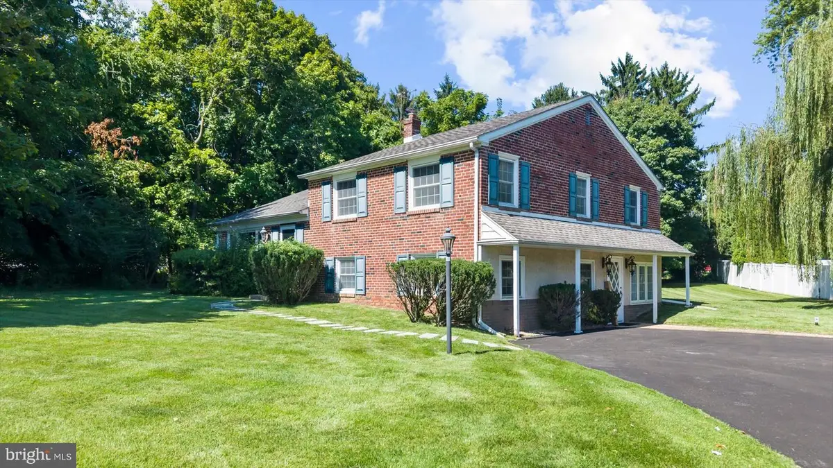 11 Anthony Wayne Dr, Wayne, PA 19087 - #1