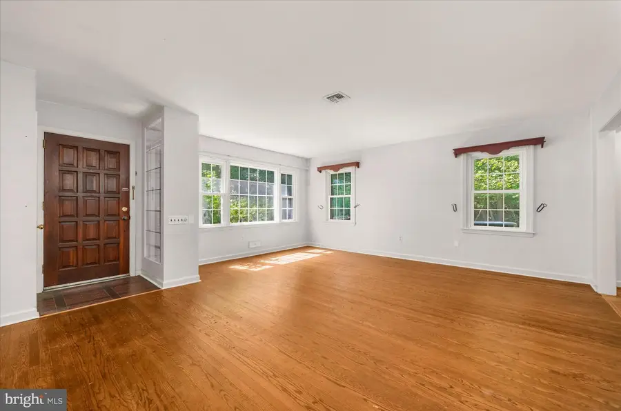11 Anthony Wayne Dr, Wayne, PA 19087 - #3