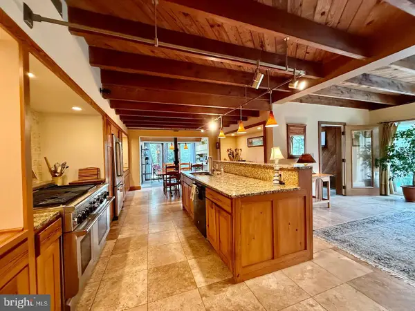 2215 Grubbs Mill Rd, BERWYN, PA 19312