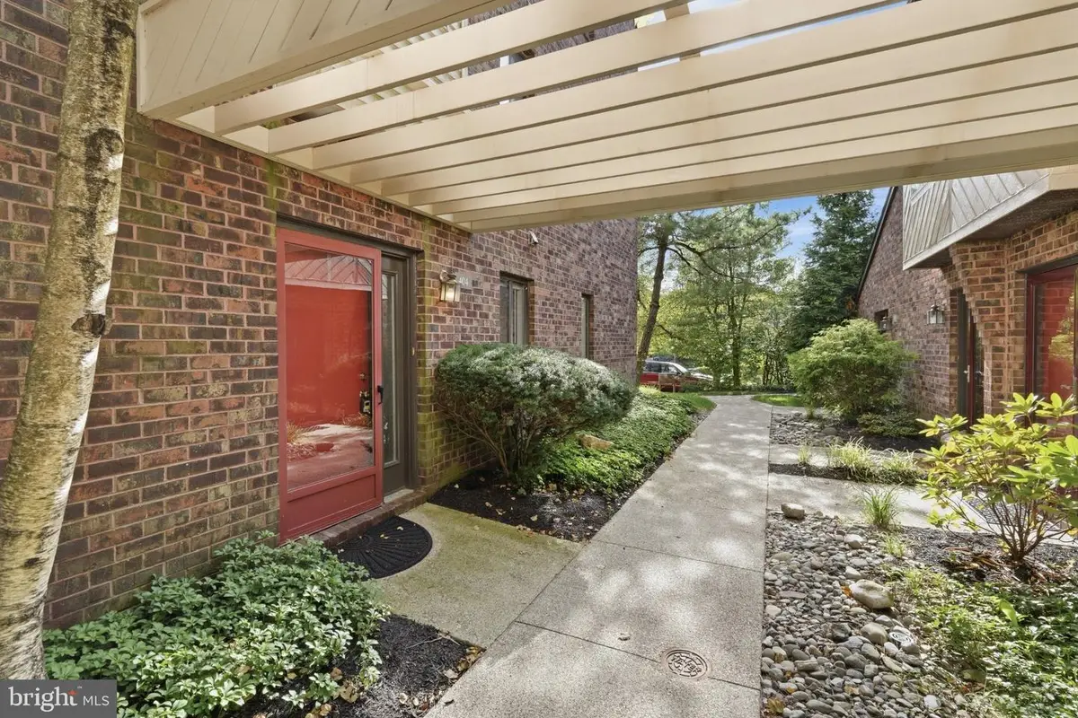 404 Mountainview Dr #404, Chesterbrook, PA 19087 - #1