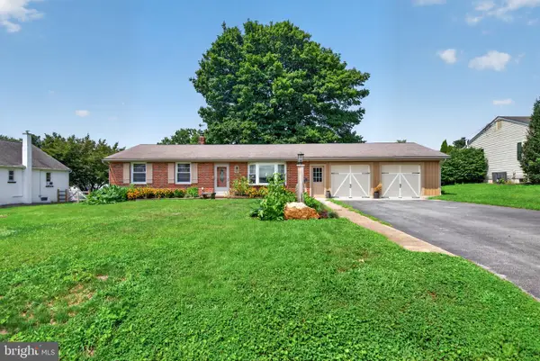 815 W 2nd Ave, PARKESBURG, PA 19365