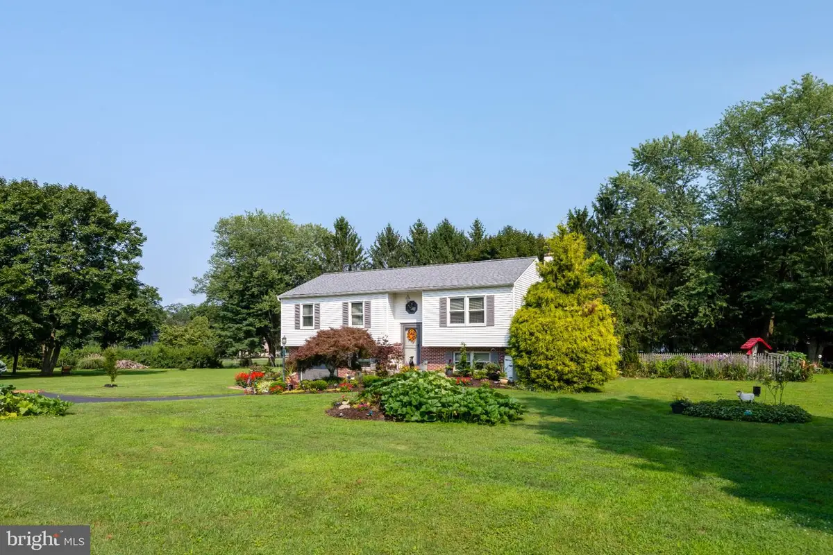 112 Clearfield Ln, Coatesville, PA 19320 - #1