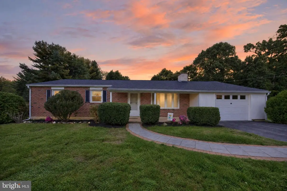 137 Martins Corner Rd, Coatesville, PA 19320 - #1