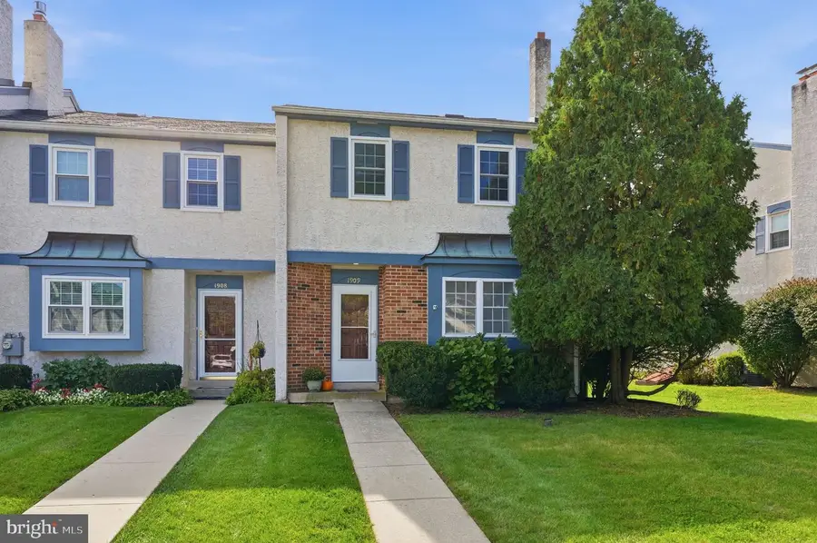 1909 Diane Cir, Phoenixville, PA 19460 - #2