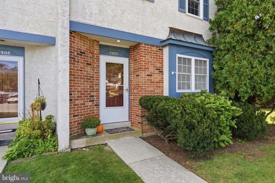1909 Diane Cir, Phoenixville, PA 19460 - #3