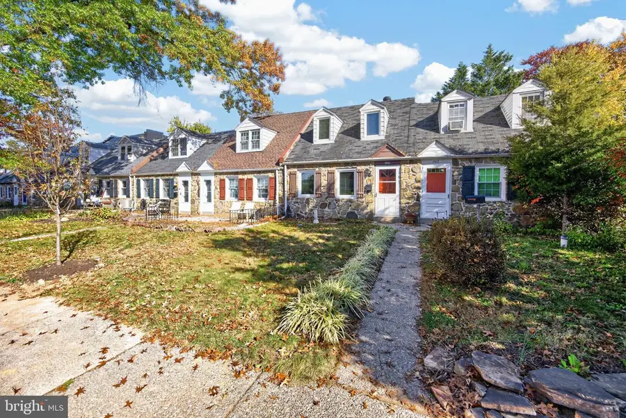 867 Woodlawn Ave, Phoenixville, PA 19460 - #3