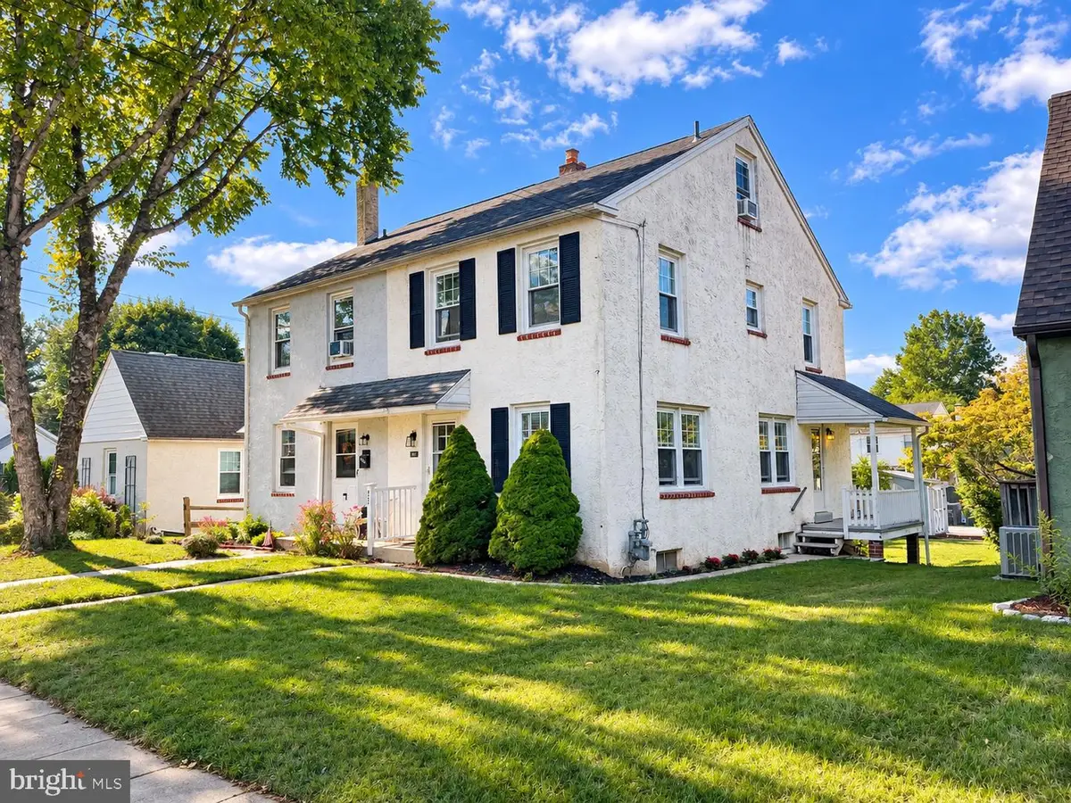 427 W Pennsylvania Ave, Downingtown, PA 19335 - #1