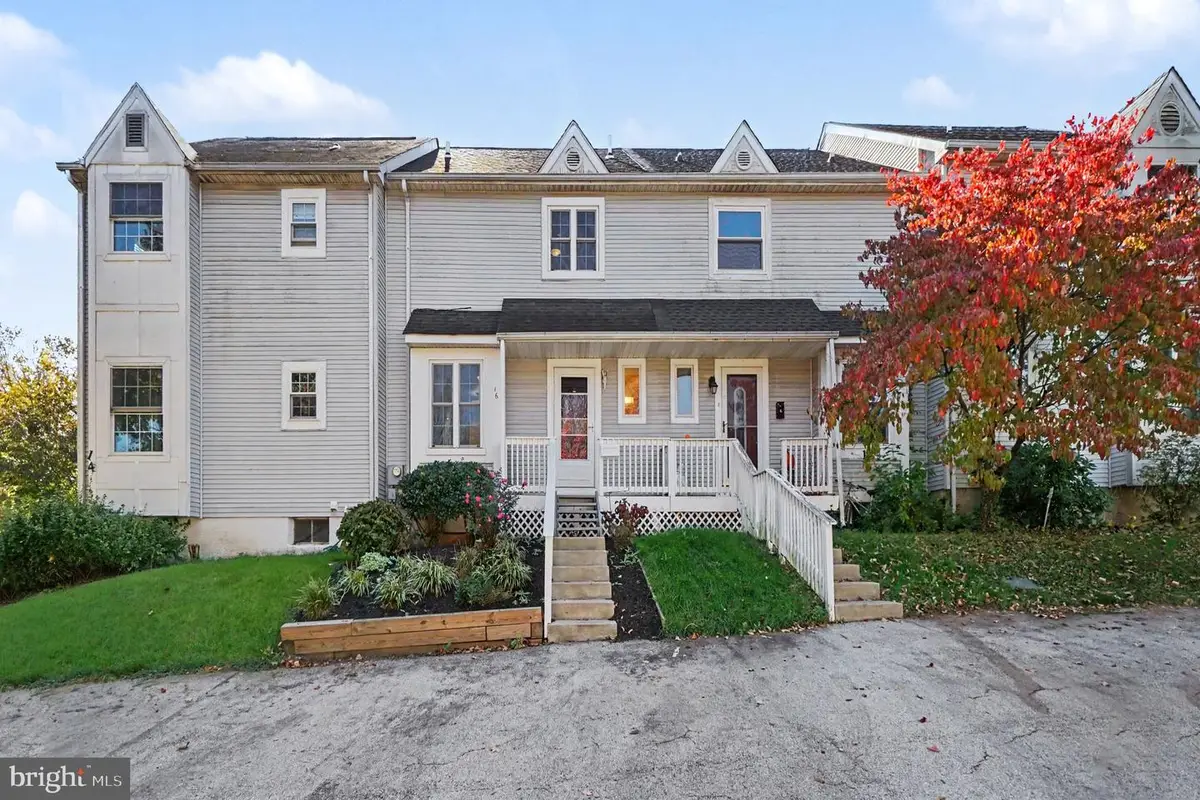 16 Oak St, Phoenixville, PA 19460 - #1