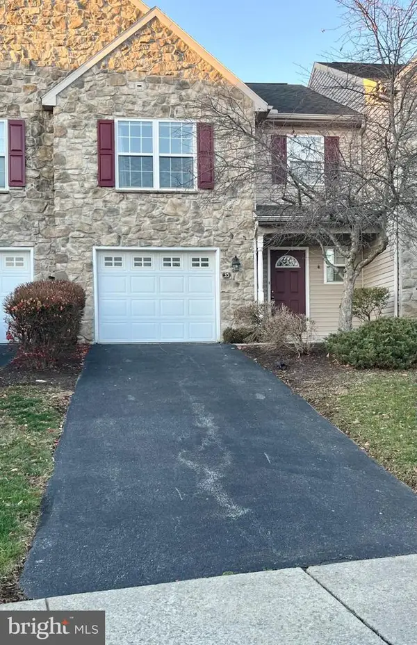 35 Carousel Cir, HERSHEY, PA 17033